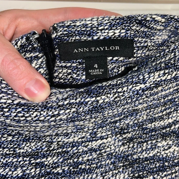 Ann Taylor Blue and Cream Knit Office Pencil Skirt, Women’s Size 4 - Picture 6 of 7